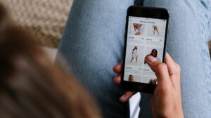 Scrolling to Selling: Social Commerce Tips for 2024