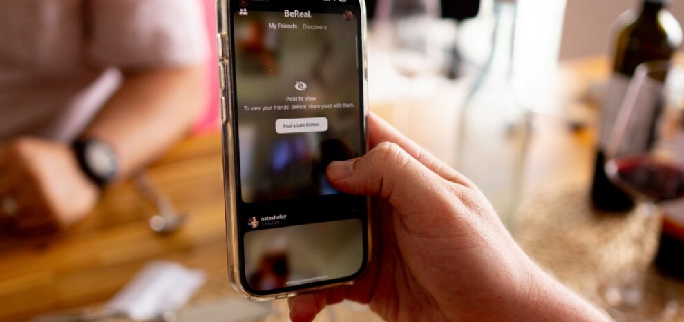 Decoding Social Media Illusions: How to Differentiate ‘Fake’ from ‘Real’